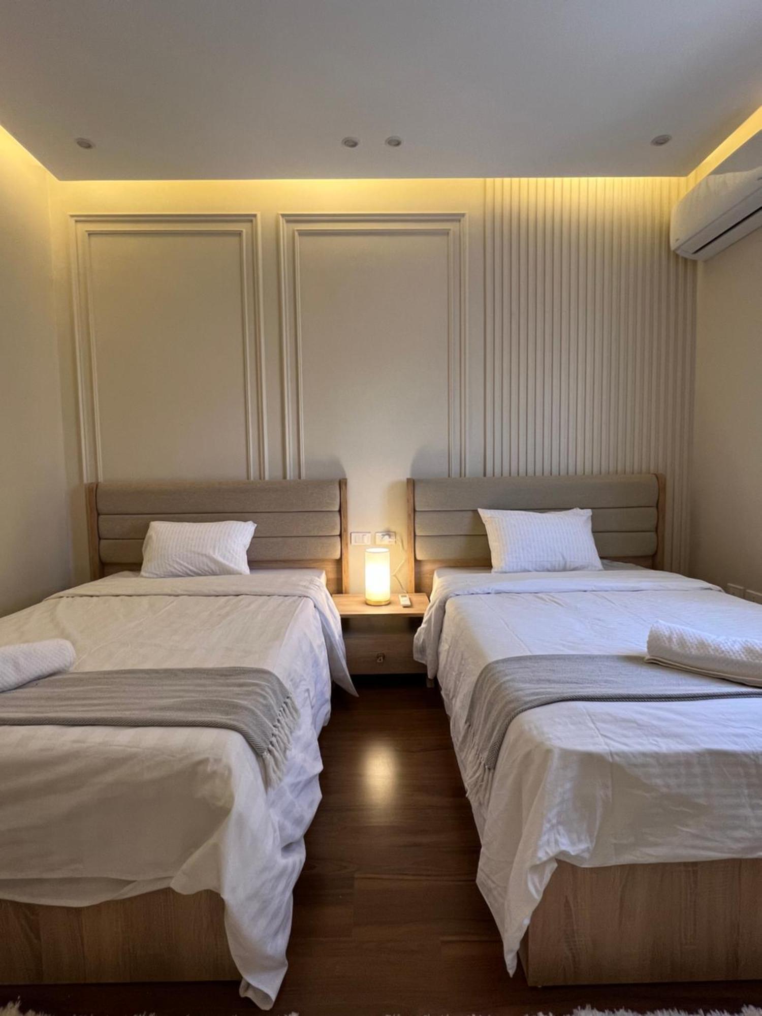 Luxurious Family Facing Stars Mall Daire