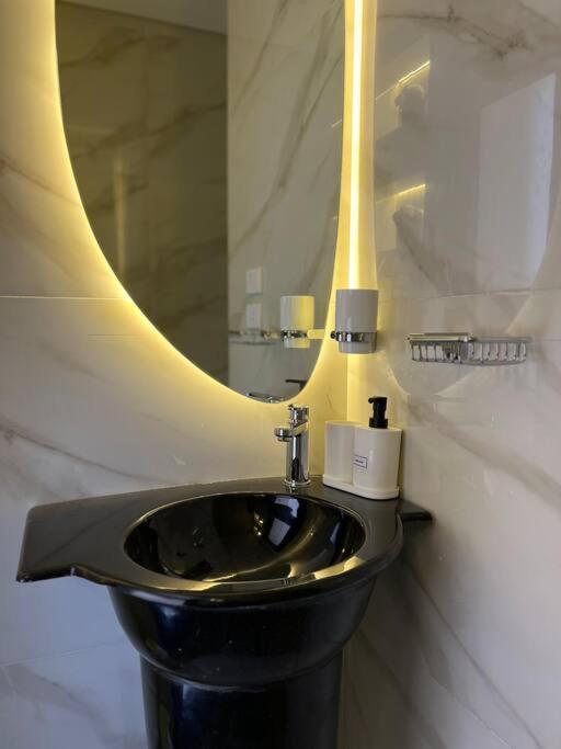 Апартаменти Luxurious Family Facing Stars Mall *